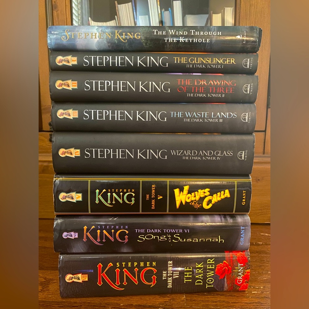 Set of Stephen King’s “the dark tower” series.